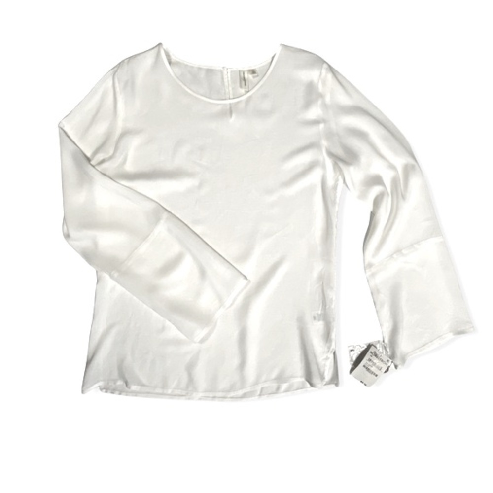 Scoop neck blouse, keyhole back long sleeves slight bell sleeves Treasure & Bond